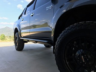 Toyota Hilux N70 ANGLED Rock Sliders / Ally Checkerplate Tread